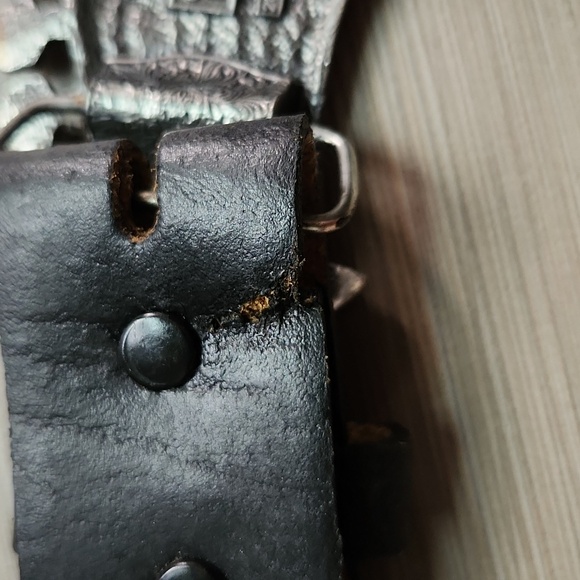 2006 Bergamot Guitar Skull and dragon Hand Belt Buckle - Picture 6 of 12